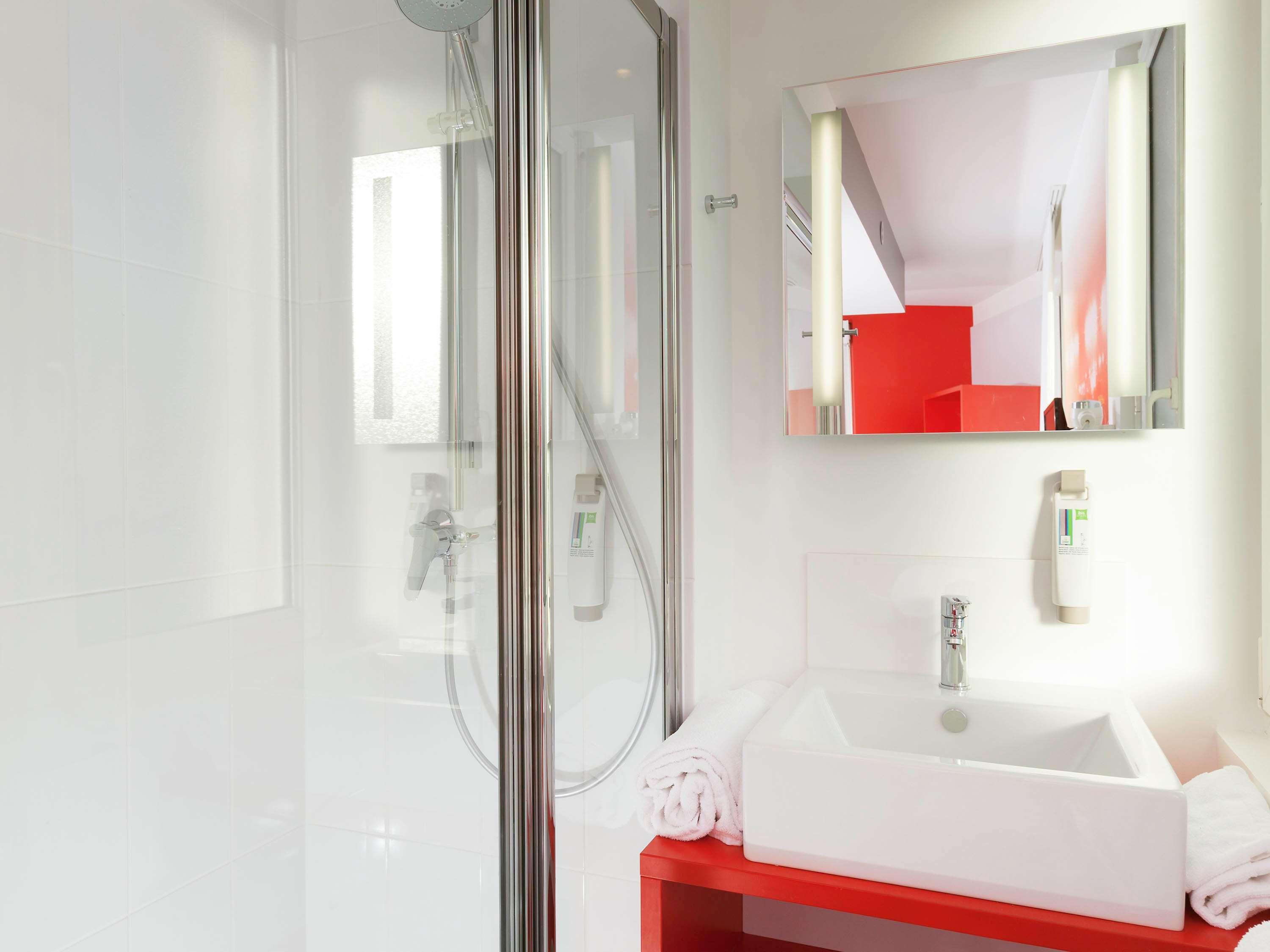 Ibis Styles Vannes Gare Centre Bagian luar foto