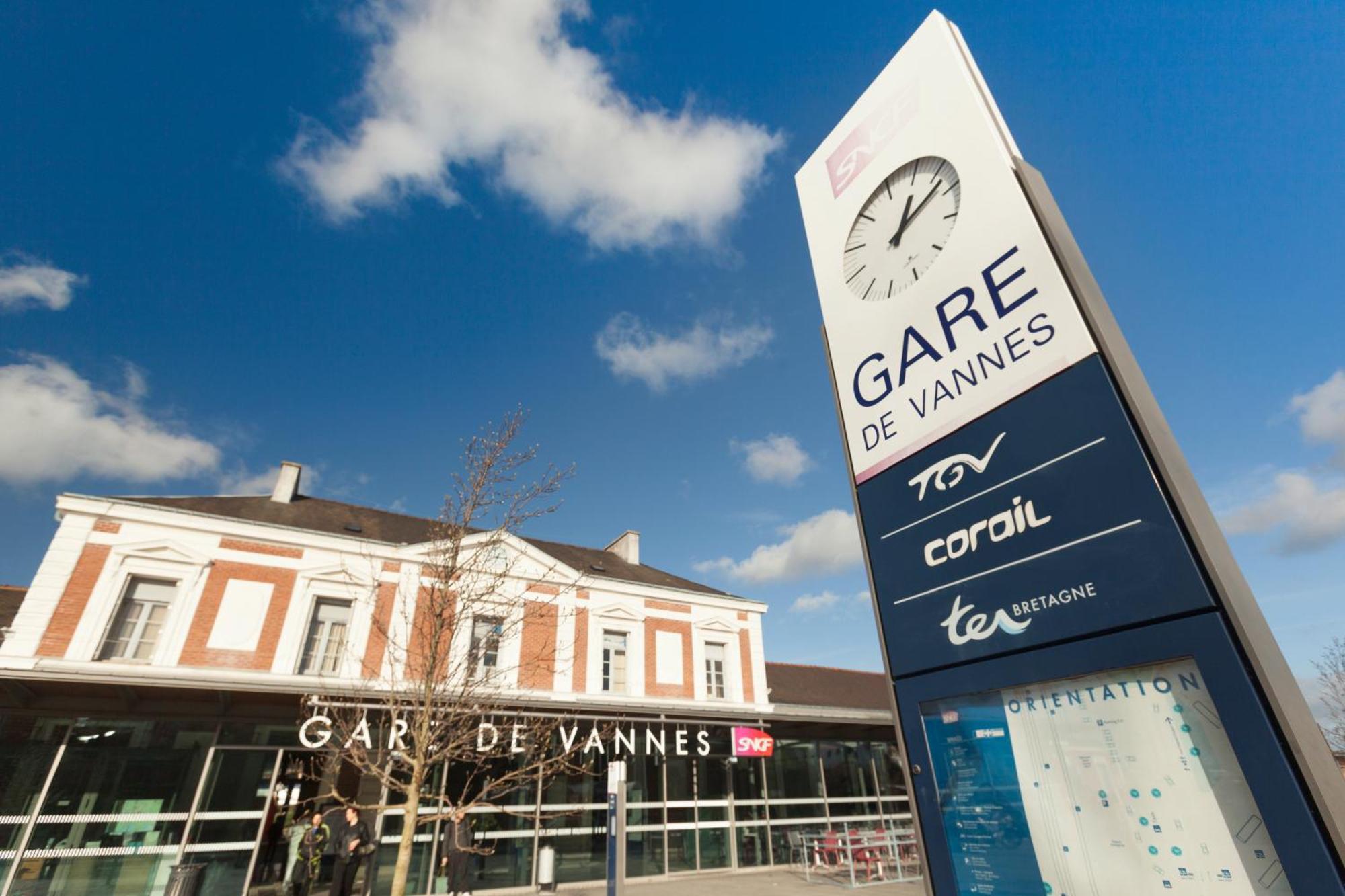 Ibis Styles Vannes Gare Centre Bagian luar foto