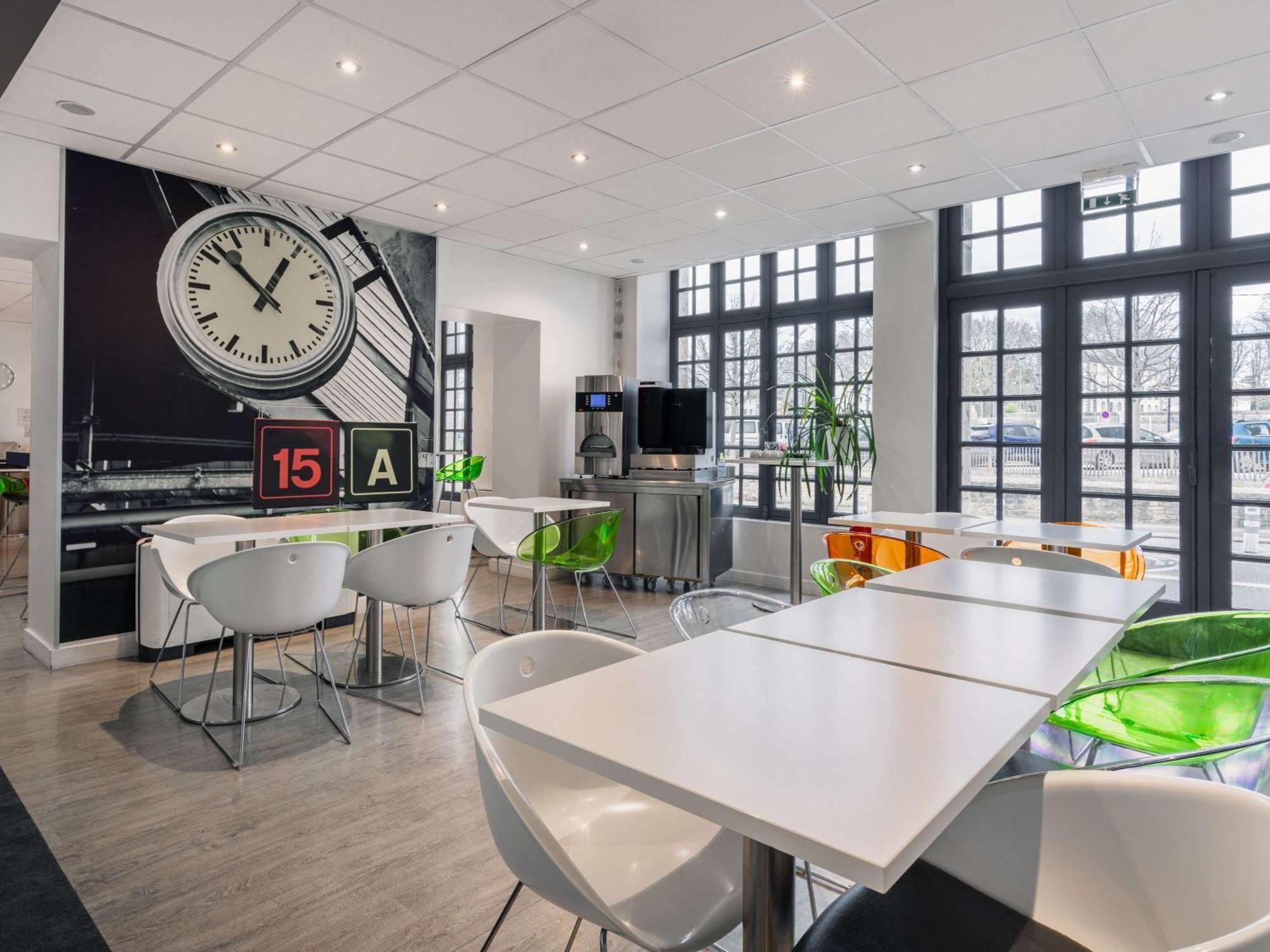 Ibis Styles Vannes Gare Centre Bagian luar foto